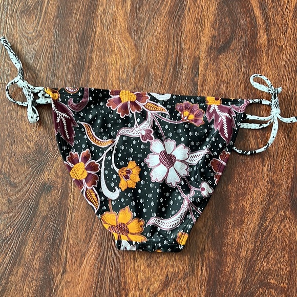 Xhilaration swim bottoms - Picture 4 of 4